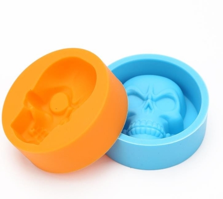 Les mini plateaux de petite taille en vrac de glaçon choisissent des couleurs multi de moule de crâne