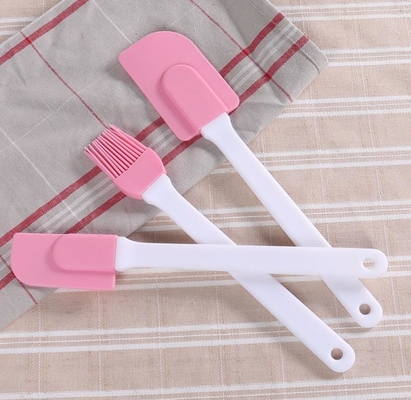 Brosse résistante à la chaleur en plastique dure de spatule, silicone faisant cuire la couleur rose de spatule
