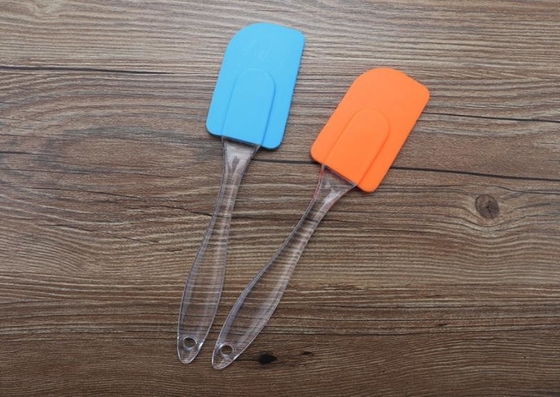 Ustensiles de cuisine de silicone de diplômé de nourriture, spatule de grattoir de silicone avec la poignée ovale transparente