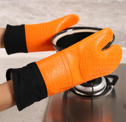 Paires professionnelles Lightweigtht de gants de cuisine de silicone de four à micro-ondes