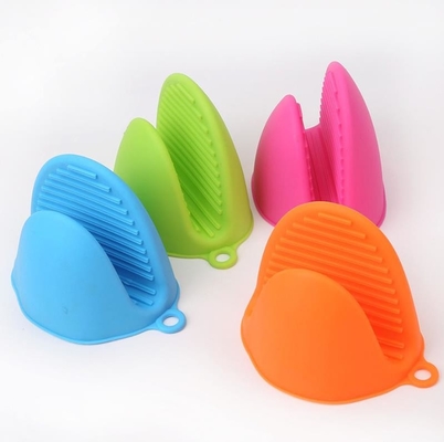 Longs gants ronds de four de silicone avec les gants résistants au feu de four de doigts