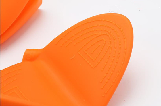 Accessoires décoratifs de cuisine de gants de four de silicone de cuisson de souris de bande dessinée