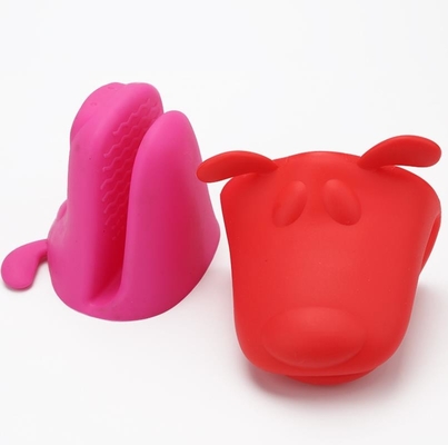 Gants résistants à la chaleur de main de silicone, tête de petit chien de gants de cuisson de silicone formée