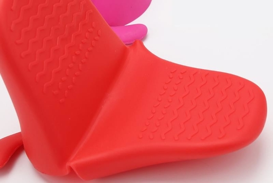 Gants résistants à la chaleur de main de silicone, tête de petit chien de gants de cuisson de silicone formée