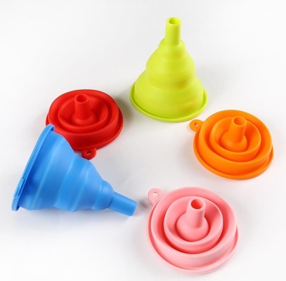 Outils pliables de petite taille de cuisine d'entonnoir de silicone de catégorie comestible de styles