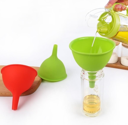 Outils standard de grande taille de cuisine d'entonnoir d'huile de silicone de catégorie comestible d'entonnoir