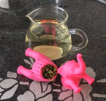 L'animal d'éléphant rose a formé les tamis BPA de thé de silicone de catégorie comestible libres