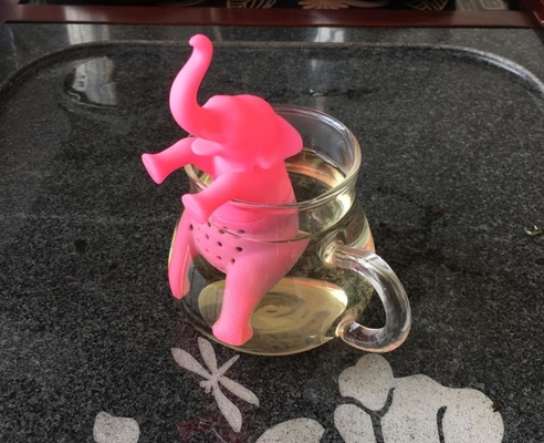 L'animal d'éléphant rose a formé les tamis BPA de thé de silicone de catégorie comestible libres