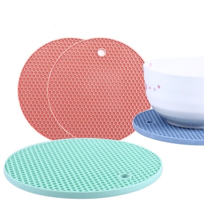 La cuisine épaisse de silicone de l'amusement 8MM usine les accessoires sûrs de tapis pour la table de salle à manger