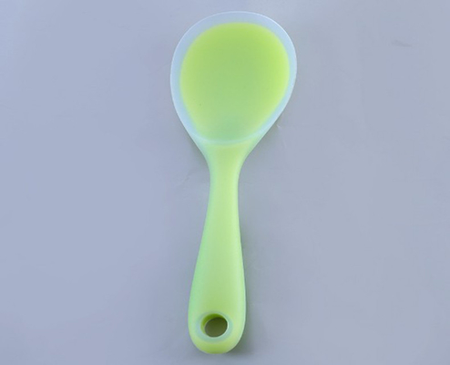 Le riz de silicone de catégorie comestible administre des outils à la cuillère de cuisine avec la couleur translucide