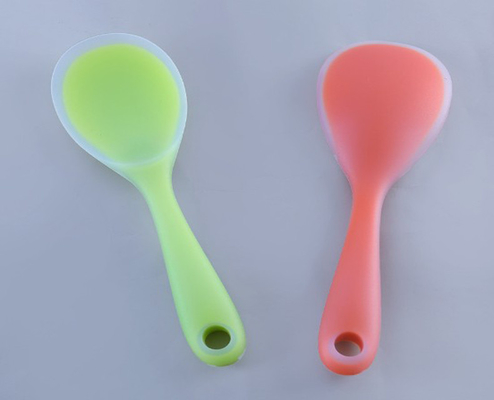 Le riz de silicone de catégorie comestible administre des outils à la cuillère de cuisine avec la couleur translucide