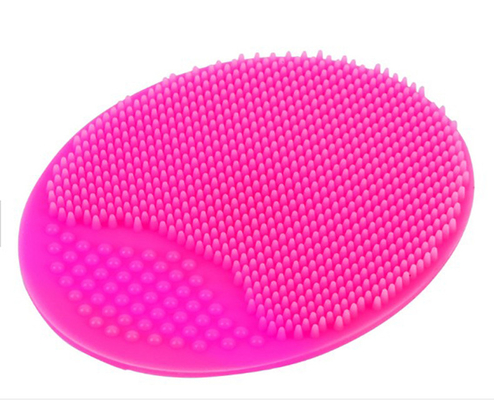 Brosse de nettoyage faciale de silicone ovale mou superbe de FDA pour le corps et le visage