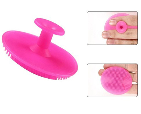 Brosse de nettoyage faciale de silicone ovale mou superbe de FDA pour le corps et le visage