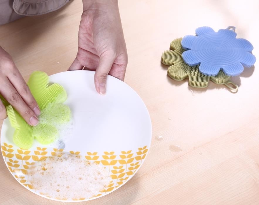 Éponge de brosse de lavage de silicone de catégorie comestible de forme de fleur pour les plats et le fruit de nettoyage