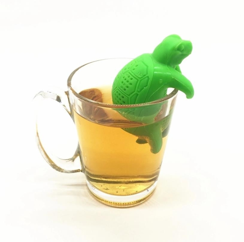 L'animal de couleur verte a formé des tamis de thé de silicone de catégorie comestible de tortue