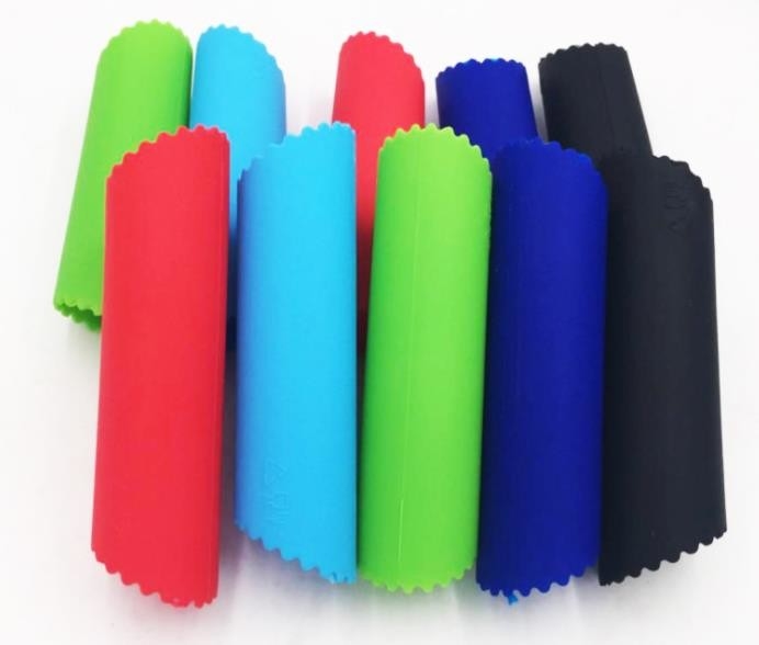 La cuisine colorée de silicone usine l'opération facile légère de Peeler d'ail