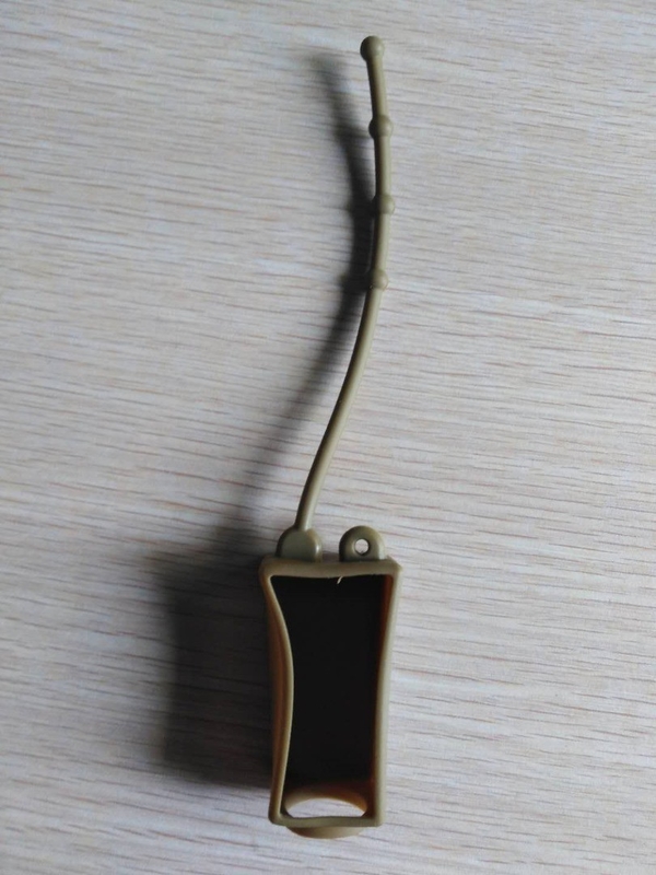 Porte-bouteilles noire de silicone de la couleur 29ML avec la bouteille de pp pour l'aseptisant de main